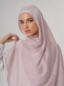 1件女款基礎素色絲綢般亮面柔軟頭巾，阿拉伯風休閒長圍巾，SHIMMER HIJAB - 粉色 - 查看 3