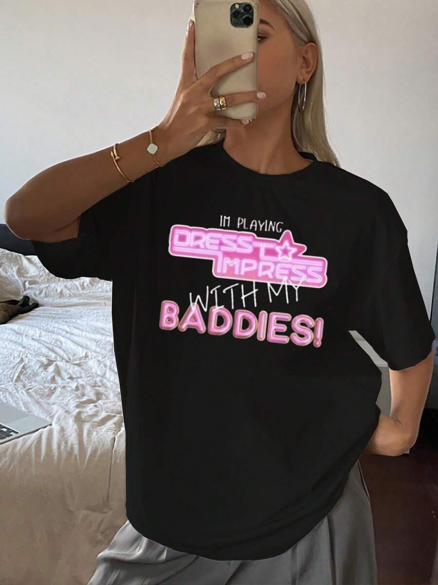 Causa sensación con esta camiseta estampada. Esta elegante y chic camiseta para mujer presenta un estampado divertido, perfecto para salidas informales y para marcar . Es cómoda y viene en colores vibrantes para un estilo diario. Talla extragrande. - Negro - Ver 1