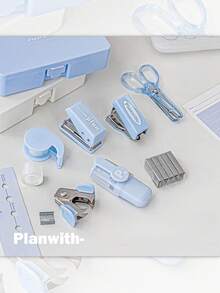 Planwith 效率套装，8 件实用文具 + 精致收纳盒，适用于办公桌和学生桌。工作时，用这套工具装订、裁剪、整理；学习时，用它整齐收纳小工具。将效率工具装进小盒子，就像为您的办公桌配备了一位“效率管家”。这款实用组合适合职场人士和学生，让办公和学习更顺畅，保持桌面整洁，提升效率的同时，也提升了美观度。 - 彩色 - 查看 3