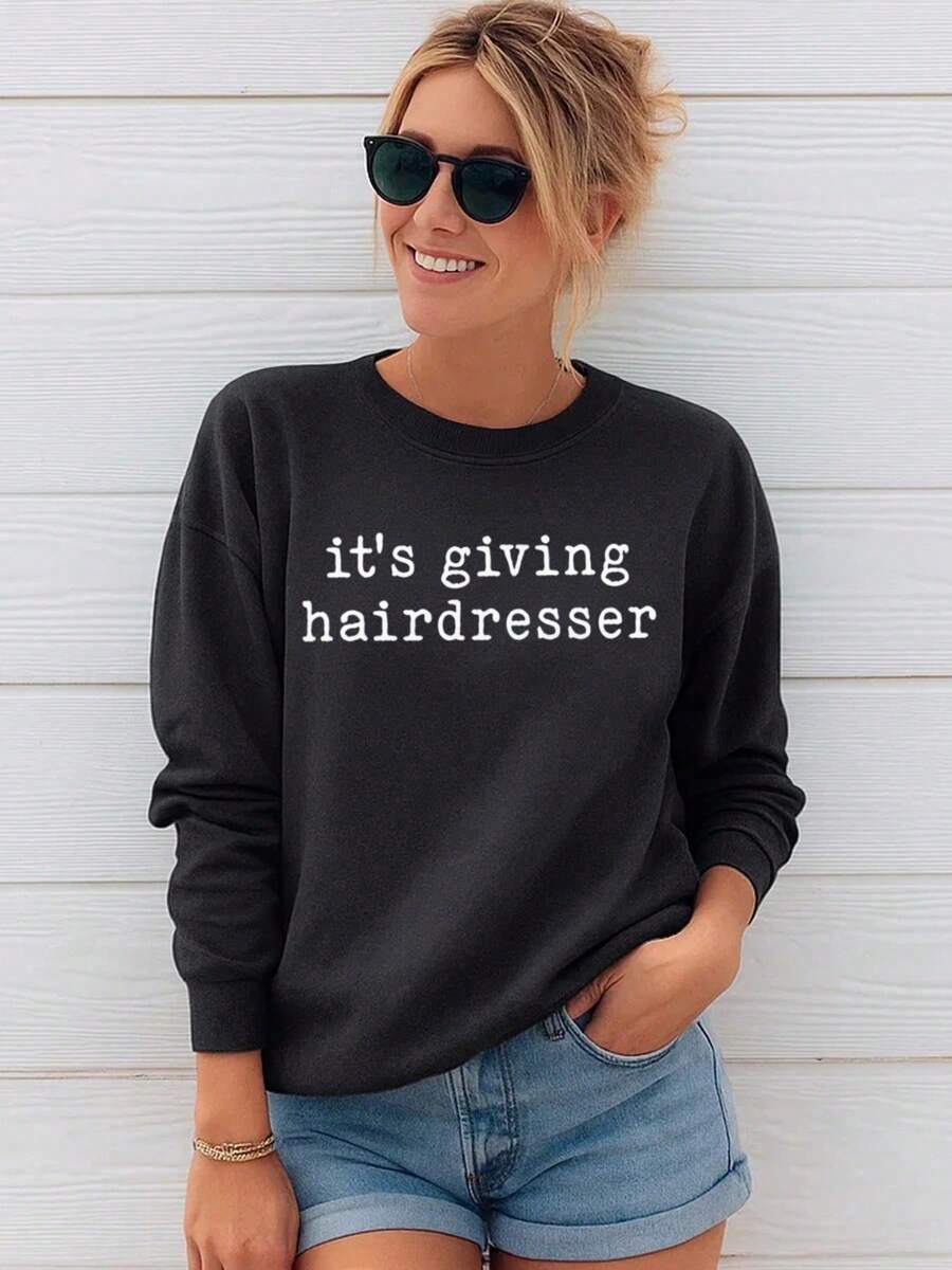 Sweatshirt For Women,
Funny Everyday Hairdresser Shirt, "It's Giving Hairdresser " Graphic Hoodie, Hairstylist Gifts For Hair Stylist, Cosmetology Shirt, Salon Owner Shirt, Clothing For Autumn And Winter Seasons - 黑色 - 查看 1
