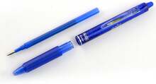 CONFEZIONE PILOTA DA 6 Frixion Ball Clicker - Penna cancellabile a scatto con inchiostro termosensibile - Rollerball ricaricabile ed ergonomico - Ampio assortimento di modelli tra cui scegliere ROSSO/NERO/BLU/VERDE - Punta media QUALITÀ SUPERIORE GARANTITA - 2*AZZURRO+2*NERO+2*ROSSO - Visualizzare 5