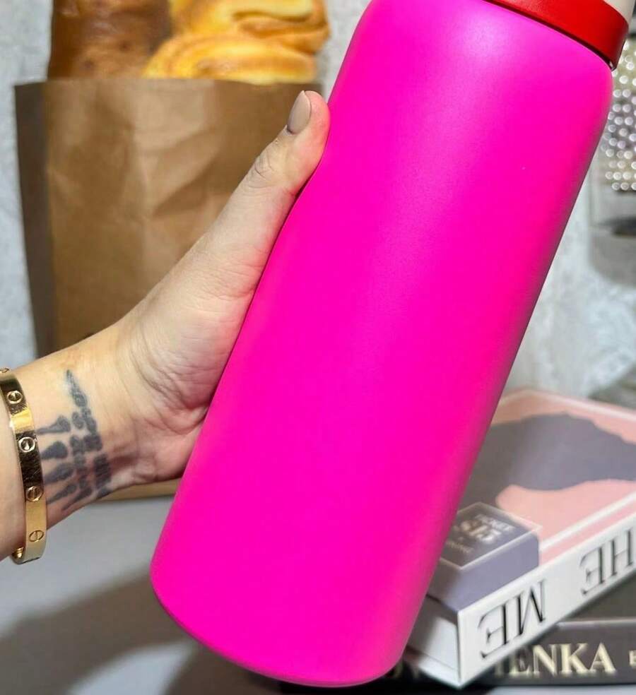 Botella de agua OWALAs So Eggstra de 945 ml, edición limitada, color morado brillante. Ideal para deportes al aire libre, camping, gimnasio, dormitorio, yoga, conducción, desplazamientos a la oficina, profesores, regalos de graduación, regalos para profesores, regalos para el Día de la Madre. Ideal para pícnics al aire libre, verano, regalo de cumpleaños, ideal para agua, té helado o café, bebidas frías y calientes.