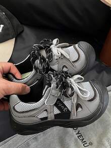 8-18 Years Old Unisex Khaki Retro Classic Sports Casual Shoes, Suitable For All Seasons, Lightweight Leather Upper, Breathable, Suitable For Daily Life, Autumn/Winter; Outdoor Running, Hiking, Training, Non-Slip, Wear-Resistant, Comfortable Children's Running Shoes, Suitable For Campus, Students, Outdoor Travel, Vacation, Fashionable And Luxurious Gray Children Sports Leisure Shoes