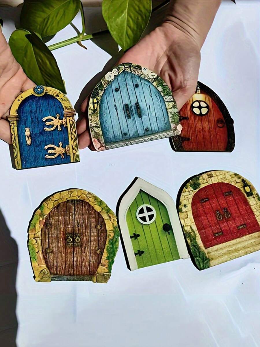 6 pièces Portes de mini-jardin de fées 2D en plastique de haute qualité, design de gobelin, en matériau bois, thème angélique, style décoratif artistique, décoration de jardin extérieur, paysage magique DIY, bleu, marron, vert, rouge, parfait pour les mariages et le jour de Noël