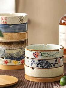 Cendrier rond, cendrier de table. C'est un accessoire de fumeur adapté pour être offert en cadeau et peut être utilisé pour la décoration de bureau ou de la maison. (La coque de ce produit est en céramique, avec une texture et une couleur pleines d'artisanat.) En tant que fournitures de rentrée scolaire, ce cendrier rétro est un cendrier décoratif portable.