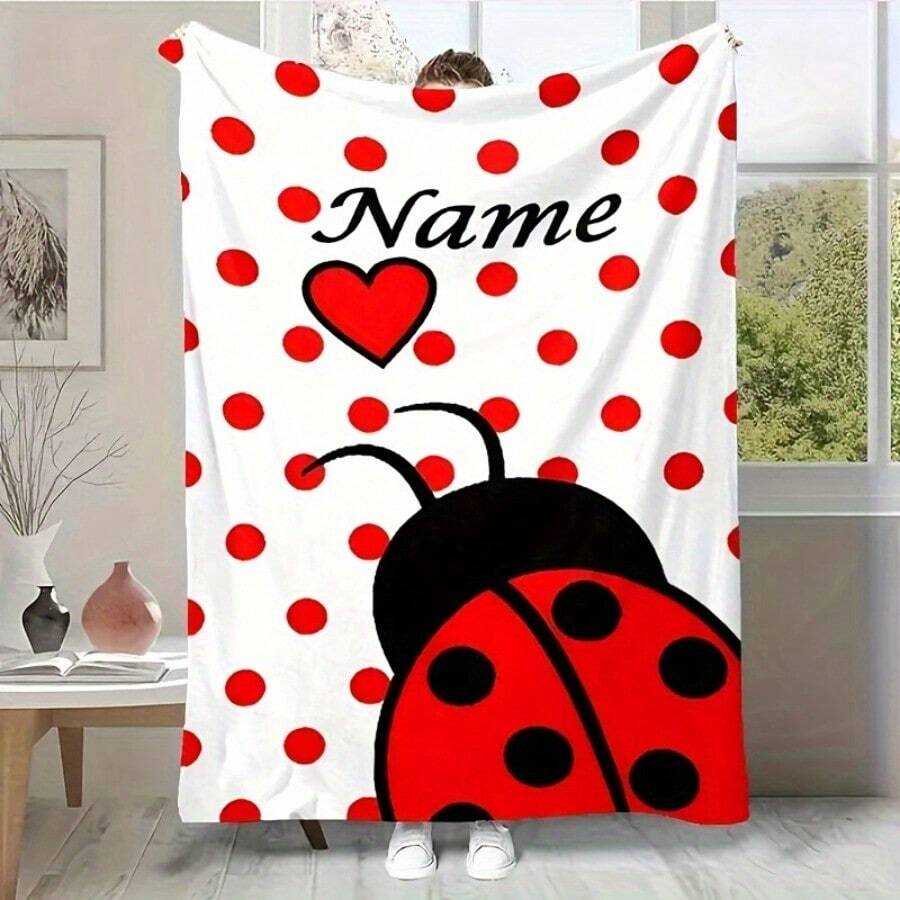 1PC 280gsmPersonalized Ladybug Print Flannel Throw Blanket – Custom Name Cozy Fleece Throws For Sofa, Bed, Office, Outdoor, Camping – All Seasons Cartoon Style Multipurpose Blanket – Machine Washable, Gift For Friends, Family, Customizable Gift – 1pc - 彩色 - 查看 1