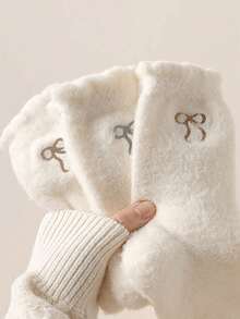 2/4双装女士蝴蝶结袜，可爱简约仿羊绒中筒袜，厚实柔软蓬松保暖舒适，颜色随机，舒适保暖