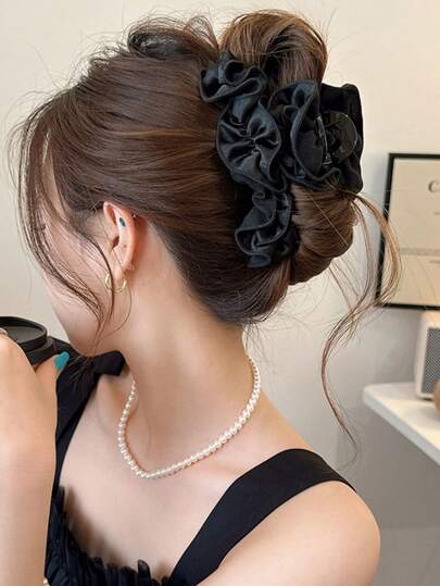 1pc Fabric Pleated Floral Claw Clip, Elegant Luxury Versatile Hair Accessory Hair Accessories Fashion Hair Clips Elegant Hair Claw Autumn Hair Clutch Fall Fashion Hair Claw Winter For Vacation Outfits Woman