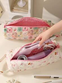 1个可爱樱桃印花绗缝吹风机收纳袋,拉链式吹风机支架,美发工具包旅行收纳包,适用于卷发棒、吹风机、发夹、直发器等美发工具,居家旅行皆宜,也可作为化妆包、化妆品收纳包、旅行化妆品收纳包使用,是圣诞礼物、化妆包、旅行必备品的理想之选。 - 彩色 - 查看 6
