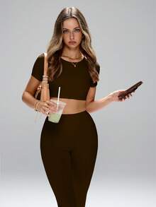 Bộ đồ đa năng, Áo crop top khoe bụng, Quần ôm eo, Quần ống loe giúp kéo dài chân, #AthleisureEssential #MinimalistChic #RetroFlare, Bộ đồ tập cơ bản, Bộ quần ống loe cạp cao, Trang phục công sở đến yoga, Bộ hai mảnh kiểm soát vòng bụng, Áo crop top & Quần yoga ống loe, Bộ đồ tập 2 mảnh thiết yếu cho mùa hè - màu nâu - Xem 7