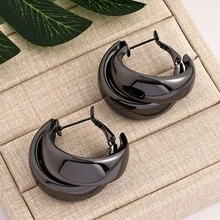 1 Pair Of Gold Designed Personalized Circular Earrings With A Simple And Versatile Alloy Design, Suitable For Weddings And Daily Use. Valentine's Day Accessories - Gold - View 9