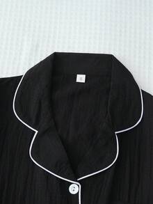 مجموعة بيجامة نسائية تتكون من 2 قطعة، ملابس علوية بأكمام قصيرة بجيب وتطريز قلب، وبنطلون ربطة عنق، لون أحادي مناسب للاستخدام المنزلي