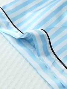 مجموعة بيجامة للنساء تتكون من 2 قطعة: ملابس علوية بأكمام قصيرة وياقة مزينة بشريط ساتان وشورت مخطط بفيونكة، ملابس منزلية صيفية