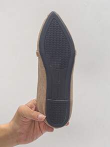 女士尖头平底鞋，彩色图案，新款秋季户外日常休闲乐福鞋，时尚面料软底工作驾驶莫卡辛鞋，舒适百搭的便鞋，随机图案设计 - 卡其色絨面-圓扣 - 查看 8