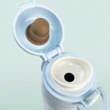 Miniso Sanrio Serie 316 Vaso aislado al vacío con impresión IP linda de 500ml/16.91oz con tapa de apertura con un solo toque, conveniente para ir al trabajo y mantenerse hidratado en la oficina (1 pieza) - Azul - Ver 2