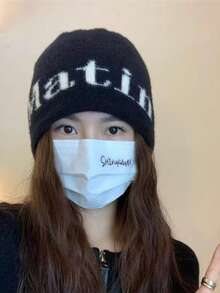 1 件女士时尚百搭字母针织帽，保暖护耳，适合休闲穿着，秋冬
