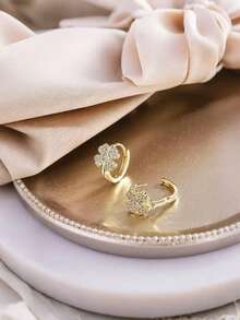 زوج من أقراط البرسيم المرصعة بالزركونيا النحاسية، أقراط البرسيم الرباعي الأوراق المرصعة بالزركونيا الدقيقة، تصميم راقي للارتداء اليومي، مجوهرات هدية