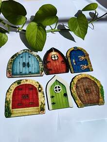 6 pièces Portes de mini-jardin de fées 2D en plastique de haute qualité, design de gobelin, en matériau bois, thème angélique, style décoratif artistique, décoration de jardin extérieur, paysage magique DIY, bleu, marron, vert, rouge, parfait pour les mariages et le jour de Noël