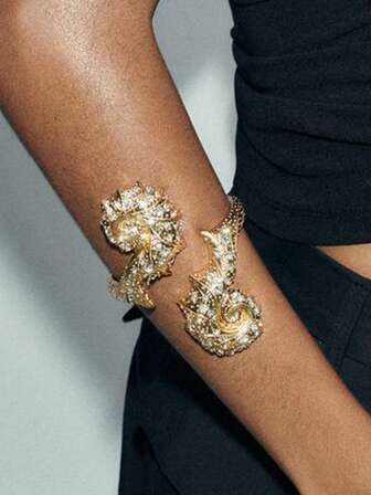 ZAA Conch Wrapped Bracelet, Ocean Vacation Style Diamond Encrusted Conch Bracelet, Beach Party Personalized And Unique Marine Animal Accessories