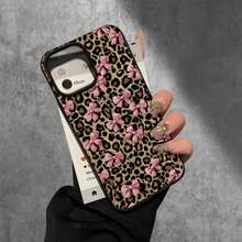 Fundas y carcasas protectoras con un lazo de color claro y un pequeño estampado de leopardo, con orificios grandes, compatibles con phone 16 Pro, 16, 15 Pro, 14, 14 Plus, 14 Pro, 13, 13 Pro, 12 Pro y 11/11 Pro. Regalos para cumpleaños y celebraciones. - Negro - Ver 3