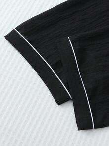 مجموعة بيجامة نسائية تتكون من 2 قطعة، ملابس علوية بأكمام قصيرة بجيب وتطريز قلب، وبنطلون ربطة عنق، لون أحادي مناسب للاستخدام المنزلي