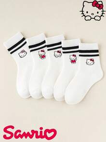 5 pares de calcetines de media caña con estampado de Hello Kitty para niños, de color blanco con puños a rayas negras dobles. Detalles adorables con diferentes poses y estilos de impresión de Hello Kitty, asegurando un uso cómodo y una buena elasticidad. En un estilo súper lindo y de dibujos animados, estos calcetines son perfectos para el uso diario, los días escolares, las fiestas de cumpleaños y Hello Kitty