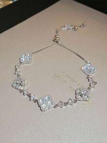 1 件时尚锆石四瓣花手链，可调节，适合女性，轻巧奢华优雅风格配饰，适合女性派对、约会、度假，送给她的特别礼物