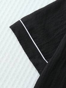 مجموعة بيجامة نسائية تتكون من 2 قطعة، ملابس علوية بأكمام قصيرة بجيب وتطريز قلب، وبنطلون ربطة عنق، لون أحادي مناسب للاستخدام المنزلي