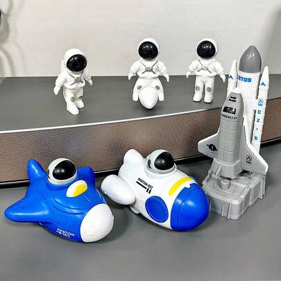 儿童太空宇航员主题玩具套装，包含可发射的航天器、宇航员人偶、加压火箭和加压航天器。适合作为男孩女孩的生日礼物。