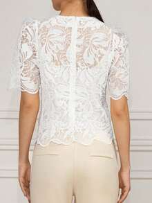 女士优雅蕾丝罩衫，泡泡袖镂空设计，随机花卉图案（不含内衬，波浪下摆随机，不固定） - 白色 - 查看 3