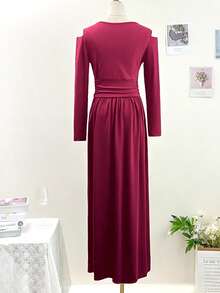 Noworoczny strój dla kobiet, seksowne długie sukienki z dekoltem w serek, czerwona sukienka maxi z odkrytymi ramionami i rozcięciem z boku – elegancka suknia wieczorowa na imprezę, odpowiednie stroje na koncert, stroje świąteczne, sukienki na imprezę