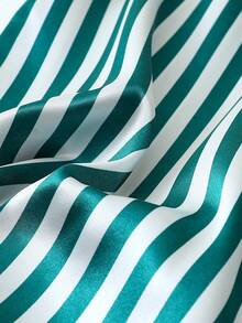 مجموعة بيجامة للنساء تتكون من 2 قطعة: ملابس علوية بأكمام قصيرة وياقة مزينة بشريط ساتان وشورت مخطط بربطة عنق، ملابس منزلية صيفية