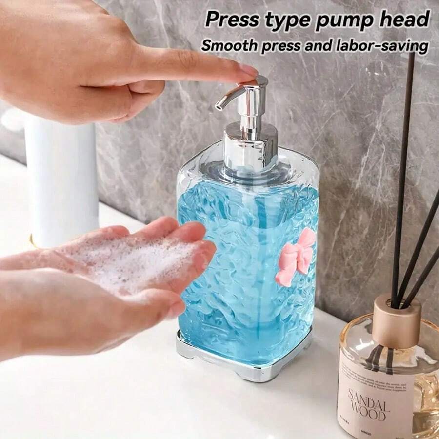 1 chai bơm đựng xà phòng trong suốt, chai nhựa đựng sữa tắm có nơ xinh xắn, thích hợp đựng dầu gội, dầu xả, sữa tắm, hộp đựng xà phòng rửa tay trang nhã dùng trong gia đình và khách sạn. - Nhiều màu - Xem 1