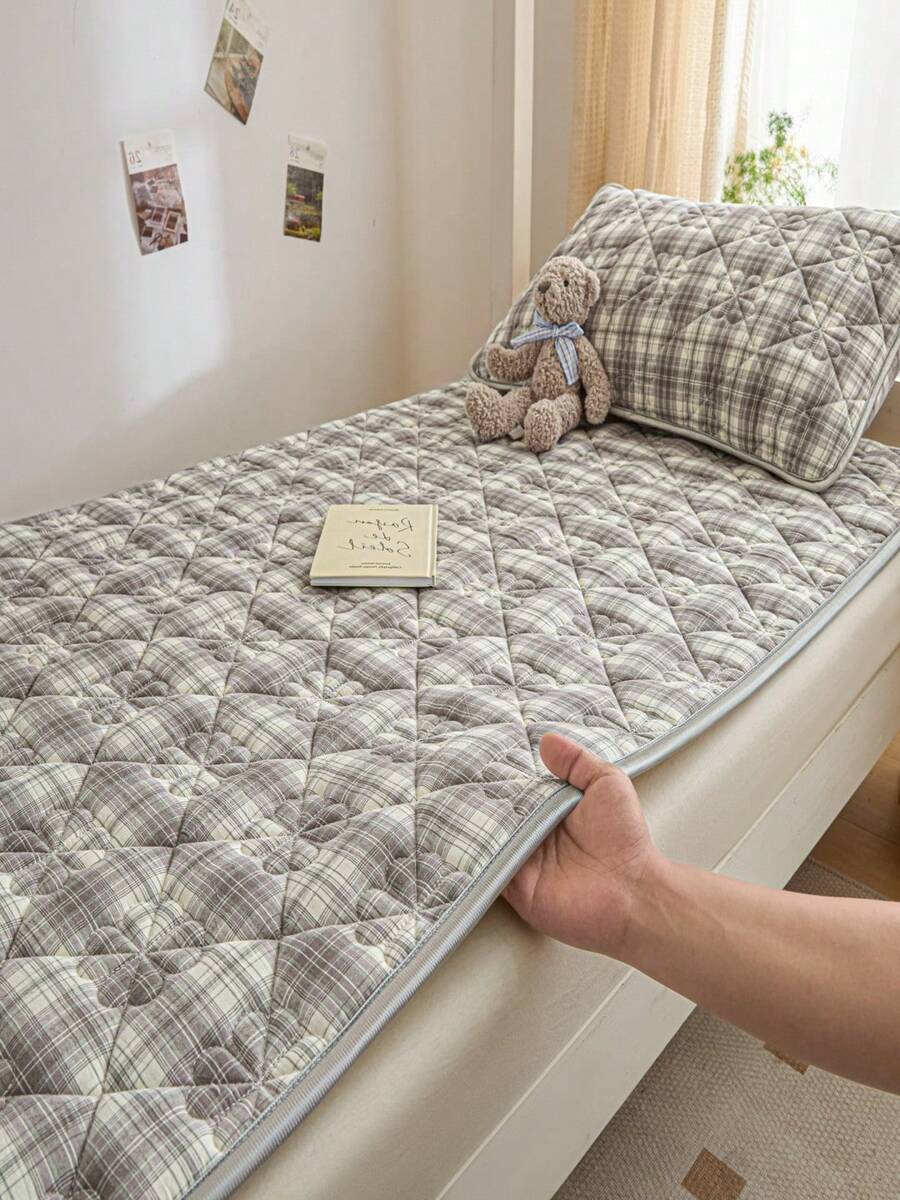 1 Set Quilted Mattress Protector + Beautiful Non-Woven Fabric Packaging, Suitable For Thin Mattress, Soft, Breathable, Comfortable, Checked Design, Solid Color (Pillow Case Not Included) - Easy To Clean, Machine Washable, Suitable For Dormitories, Hotels, Hospitals, Nursing Homes, Household Use,