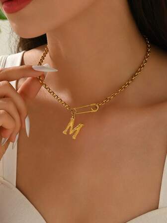 1pc Fashion Stainless Steel 26 A-Z Initial Letter Necklace For Women Horseshoe Buckle Hand Buckle Letter Pendant Design Necklace Jewelry Gifts Suitable For Daily Wear