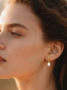 1 对不锈钢防水防褪色简约小白泪珠珍珠耳钉，适合女性日常佩戴 - 水滴珍珠金色 - 查看 3