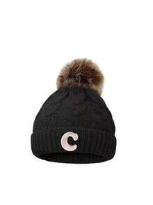 1顶A-Z字母针织婴儿帽，柔软、保暖、舒适，适合男孩女孩秋冬季户外活动。