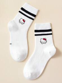 5 pares de calcetines de media caña con estampado de Hello Kitty para niños, de color blanco con puños a rayas negras dobles. Detalles adorables con diferentes poses y estilos de impresión de Hello Kitty, asegurando un uso cómodo y una buena elasticidad. En un estilo súper lindo y de dibujos animados, estos calcetines son perfectos para el uso diario, los días escolares, las fiestas de cumpleaños y Hello Kitty