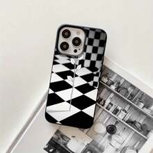 Fundas y carcasas protectoras con diseño de tablero de ajedrez en blanco y negro, compatibles con los modelos 16 Pro, 16, 15 Pro, 14, 14 Plus, 14 Pro, 13, 13 Pro, 12 Pro y 11/11 Pro. Regalos para cumpleaños y celebraciones. - Negro - Ver 1