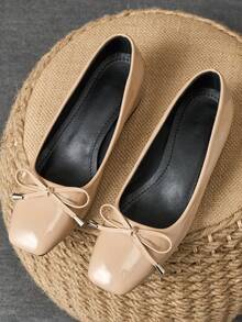 女士方头 3 厘米高跟鞋，适合工作、通勤、晚宴，复古蝴蝶结装饰，海军蓝，时尚百搭的休闲一脚蹬鞋 - 杏色 - 查看 4