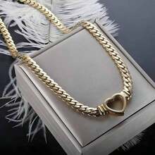 One Piece Minimalist Style Waterproof Design Necklace, With A Snake Like Design And A Hollow Heart-Shaped Pattern In The Middle. Very Suitable As A Mother's Day Gift To Give To Mothers. Suitable For Women To Wear At Parties, It Is Also A Meaningful Valentine's Day Gift. Applicable Objects: Mothers, Mother's Day, Gifts. - 金項鍊 - 查看 4