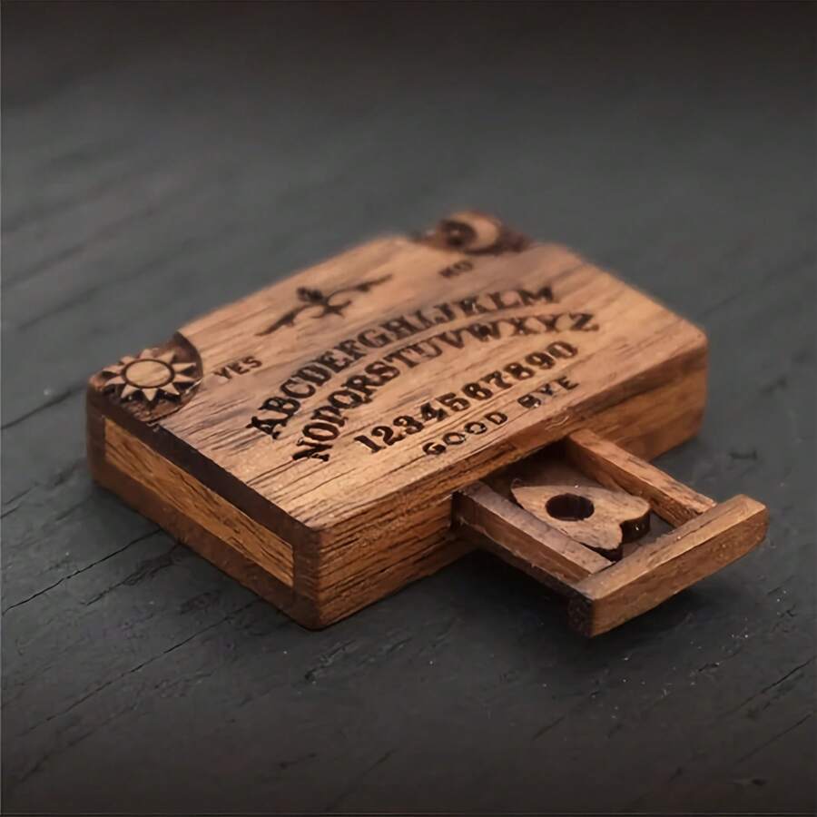 Mini Spirit Board Drawer, Wooden Mini Plank Box, Superstitious Wooden Spirit Board With A Drawer, Containing Vintage Spirit Board Letters, Handcrafted Talking Board With Indicator, A Ghost Collectible And A Wooden Craft As A Home Decoration Ornament. - 1 件 - 查看 1