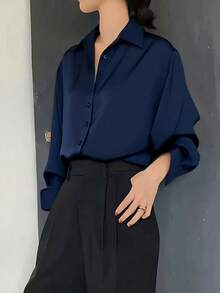 大码女式纯色休闲奢华宽松长袖衬衫，冬季派对风。女士优雅百搭垂坠复古黑色长袖缎面上衣，四季皆宜，适合日常机场、办公室、万圣节、圣诞节、新年、感恩节、派对、街头、春季等场合穿着。 - 藏蓝色 - 查看 4