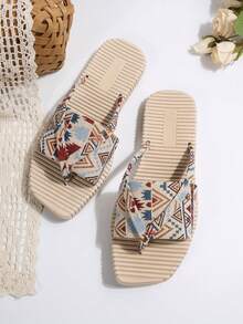 Plus Size Women's Geometric Pattern Slide Sandals, Fashionable Geometric Design With Wide Strap And Toe-Post, Minimalist And Stylish, Paired With Light-Colored Lightweight Soles With Anti-Slip Bottoms. Easily Wear Them To Effortlessly Achieve A Stylish And Comfortable Look, Whether Strolling The Streets Or Heading To The Beach.