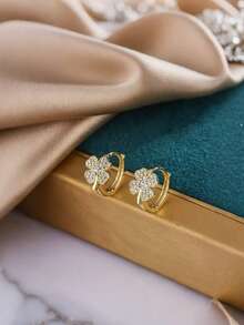 زوج من أقراط البرسيم المرصعة بالزركونيا النحاسية، أقراط البرسيم الرباعي الأوراق المرصعة بالزركونيا الدقيقة، تصميم راقي للارتداء اليومي، مجوهرات هدية