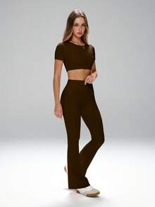 Bộ đồ đa năng, Áo crop top khoe bụng, Quần ôm eo, Quần ống loe giúp kéo dài chân, #AthleisureEssential #MinimalistChic #RetroFlare, Bộ đồ tập cơ bản, Bộ quần ống loe cạp cao, Trang phục công sở đến yoga, Bộ hai mảnh kiểm soát vòng bụng, Áo crop top & Quần yoga ống loe, Bộ đồ tập 2 mảnh thiết yếu cho mùa hè - màu nâu - Xem 6
