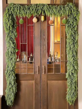 Guirnalda de pino de Norfolk navideña, guirnalda de adornos con pinos densos y realistas al tacto, guirnalda artificial de ciprés y pino verde para decoración navideña del hogar en la chimenea, la mesa y otros espacios - Guirnalda artificial realista de acebo y hojas de pino para decoración de invierno y fiestas