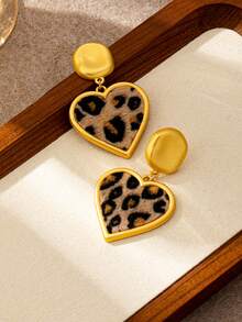 1 对 18K 镀金豹纹隐藏心形吊坠耳环 - 女士时尚动物印花心形耳环珠宝，适合日常佩戴、约会、派对 - PU皮心型耳環 - 查看 2
