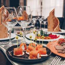 200/100/50/10 pièces Piques à fruits en perle d'or, brochettes en bambou pour gâteau, piques à fleurs en perle d'or, brochettes à fruits, cure-dents d'art créatifs, bâtonnets de bambou de décoration, fourchettes d'art pour gâteaux et hamburgers, convenant pour la décoration de boissons et les piques à desserts (anniversaire, fournitures de fête de mariage, cuisine, restaurant), cadeau de Noël