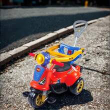 Carrinho De Passeio Ou Pedal Infantil Triciclo Avespa Spider - Maral